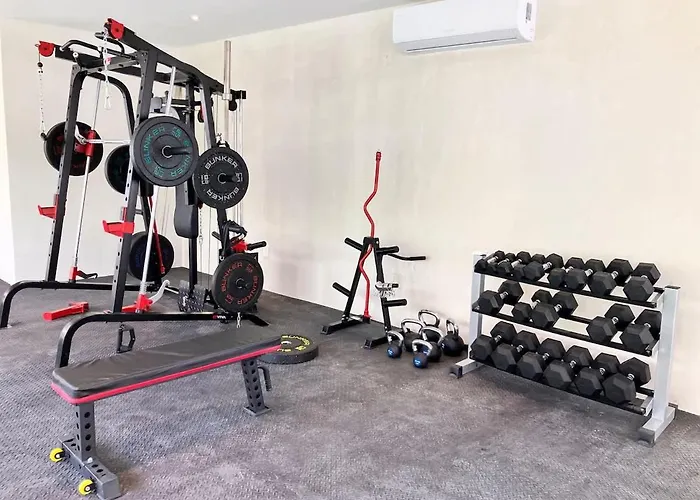 Groups For 8 Guest With 2 Bedrooms Balcony Common Pool Gym Yoga And Mini Market Ximbal Holiday home *
